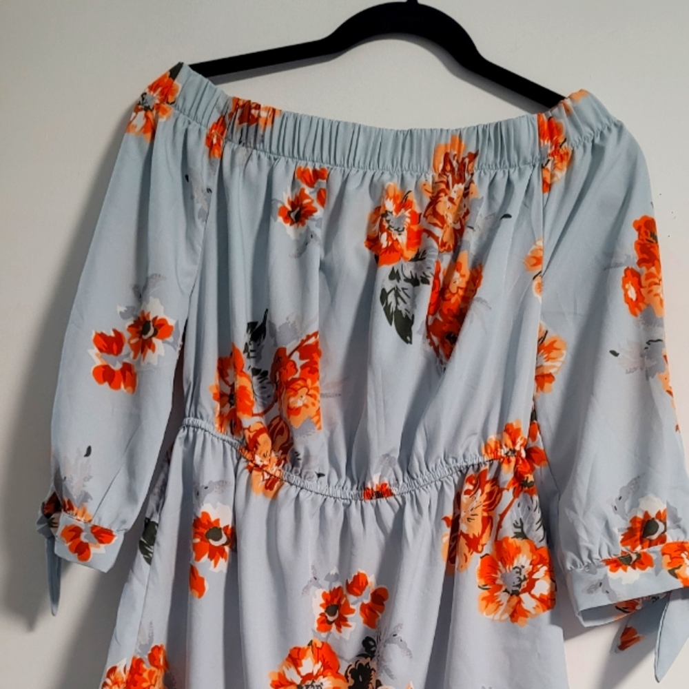 Blush, light grey Tunic with orange flowers.  Size M. NWT. Never worn.